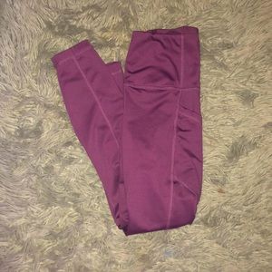 cute purple leggings!